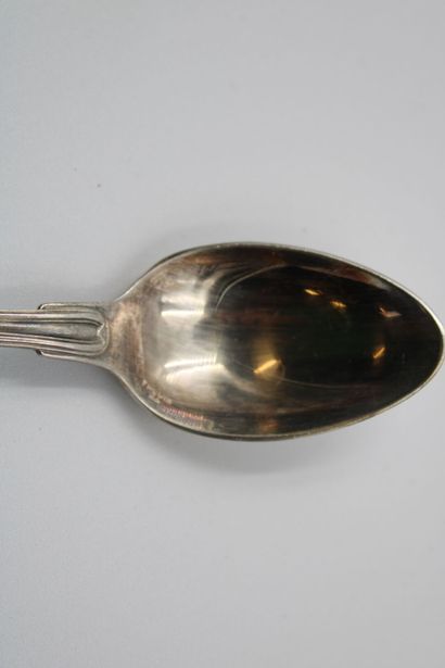 ERCUIS. Ménagère en métal argent comprenant...
