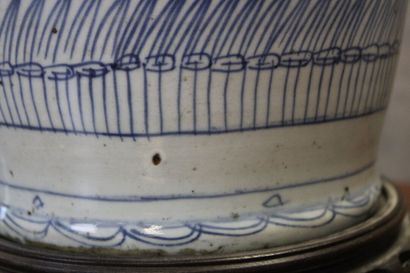 CHINA. Vase potiche in blue white porcelain....