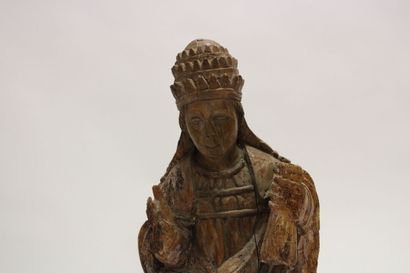 Saint Pontife en bois sculpté, dos ébauché....