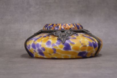VIde pocket in yellow and purple stained...