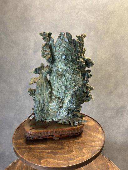 CHINE 
Cache pot carved out of hard stone...