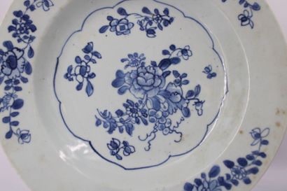 CHINA. Meeting of four blue enameled porcelain...