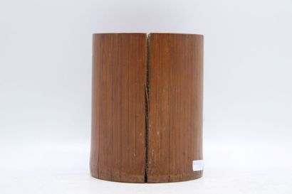 CHINE
Carved wood bitong decorated with a...