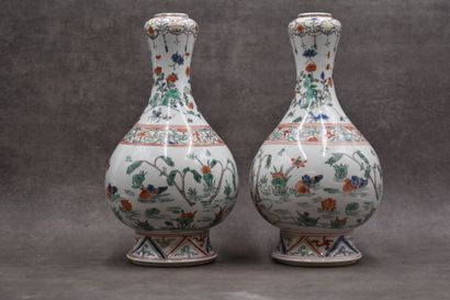 CHINA. Pair of white porcelain vases decorated...