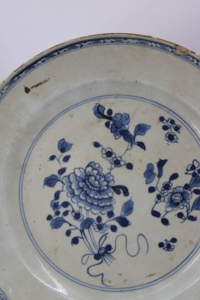 CHINA. Meeting of four blue enameled porcelain...