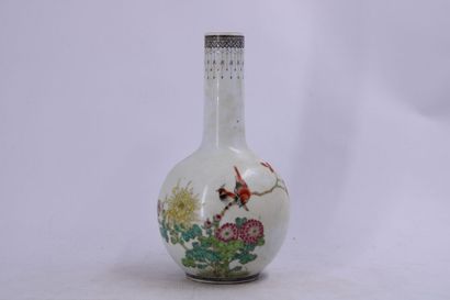 CHINA. Ball vase with neck in white porcelain...