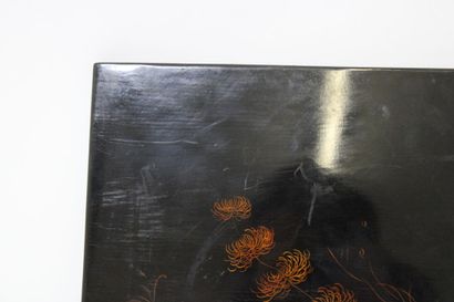 CHINA. Black lacquered wood panel decorated...