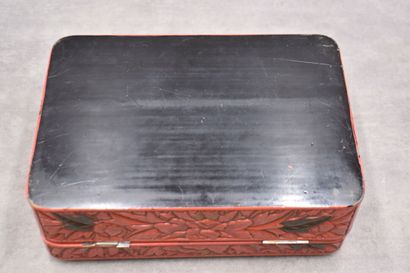 JAPON. 
Red lacquer and shibayama covered...