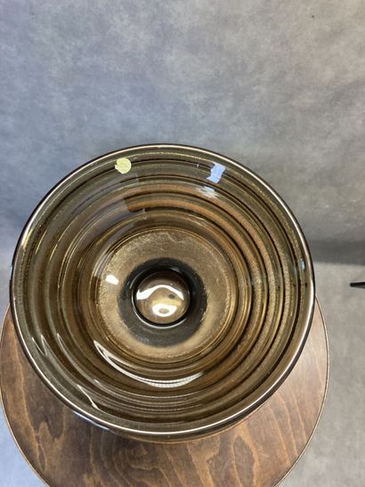 DAUM 
Cup on pedestal out of smoked glass...