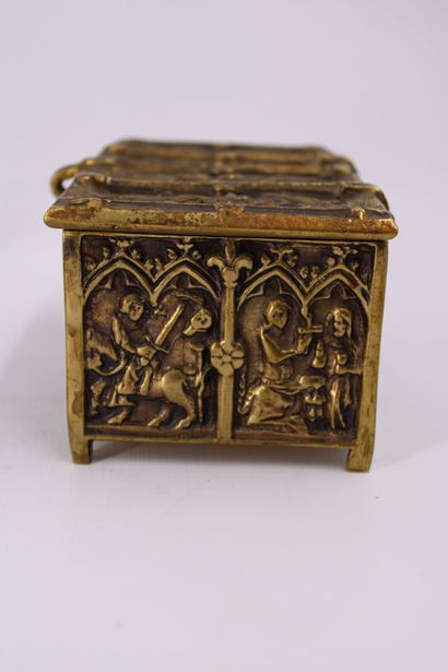 Meeting of two gilded brass boxes. Dimensions:...