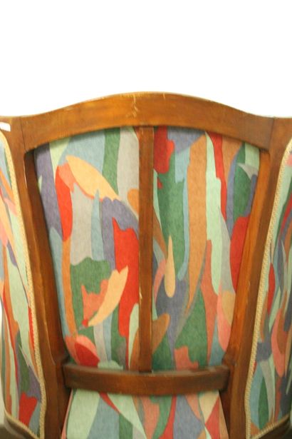 Paire de bergères en bois sculpté, à décor...