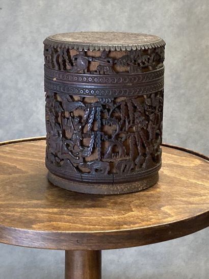 CHINA. Meeting of two covered pots in carved...