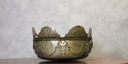 Art Déco. 
Important gilt bronze cachepot...