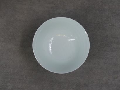 CHINA. Porcelain rice bowl decorated with...