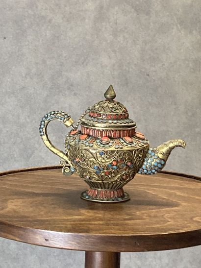 TIBET 
Metal teapot (silver ?) decorated...