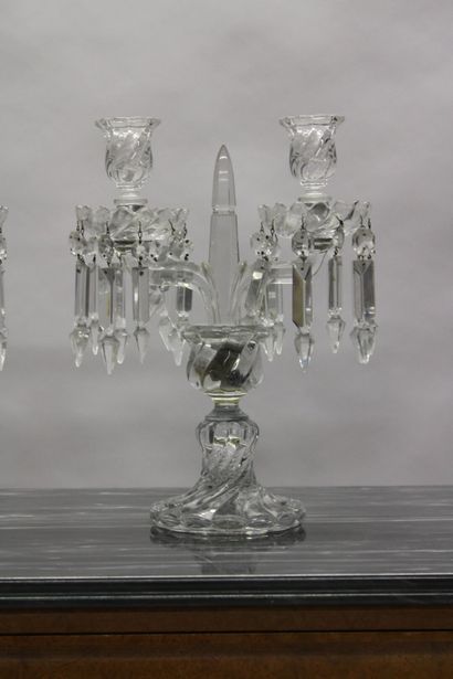 Bougeoirs Baccarat
BACCARAT. Pair of candlesticks...
