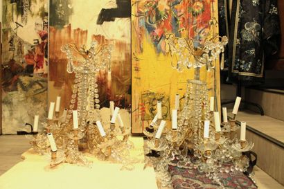 Style Louis XVI 
Pair of chandeliers in chased...