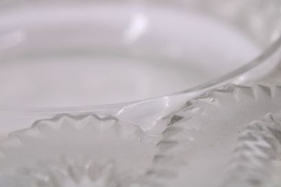 LALIQUE France. Circular cup model Auriac...