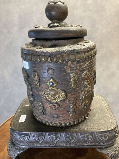 CHINA. Meeting of two covered pots in carved...