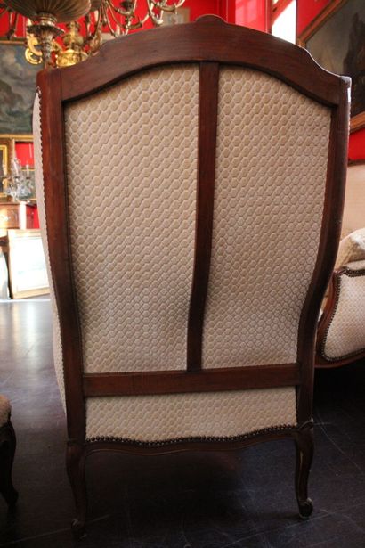Salon en bois sculpté comprenant une banquette,...