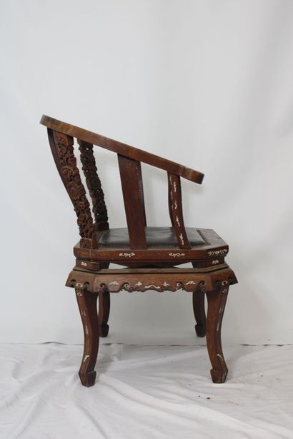 CHINE
Armchair in natural wood with hexagonal...