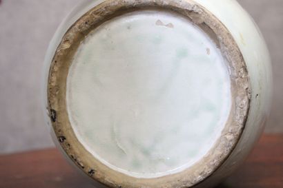 CHINE 
Important baluster vase in porcelain...