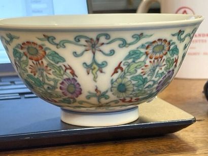 CHINA. Porcelain rice bowl decorated with...