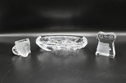 DAUM. Meeting of a transparent glass vide-poche...