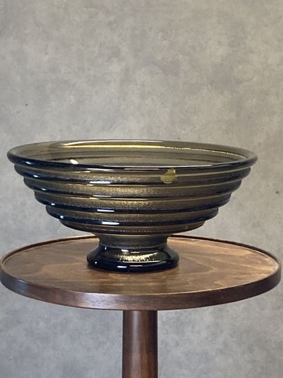 DAUM 
Cup on pedestal out of smoked glass...