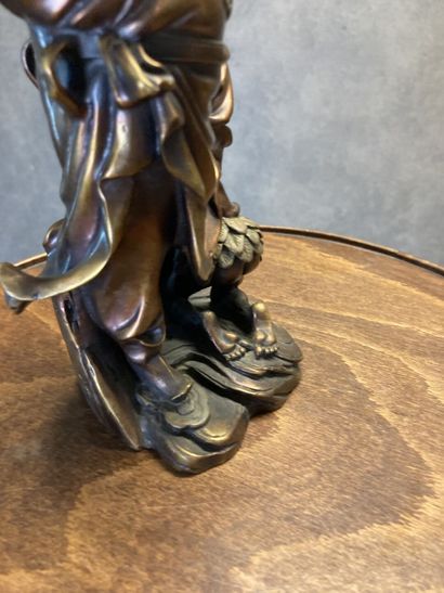 JAPON
Bronze representing a man with sword,...