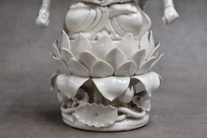 CHINE
Porcelain deity of Guanyin, mobile...