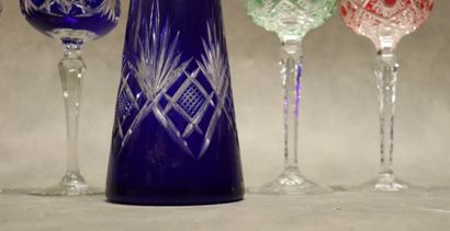 Lot comprenant :
Pair of candlesticks out...