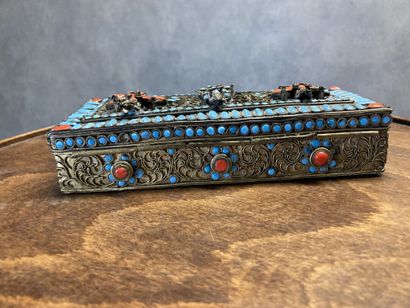 TIBET 
Metal box (silver ?) with filigree...