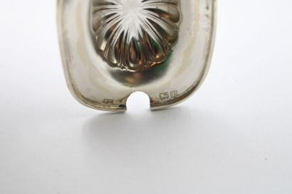 Nécessaire en argent comprenant 4 pièces...