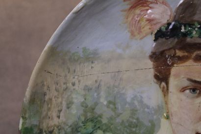 Paire de plats en faïence à décor émaillé...