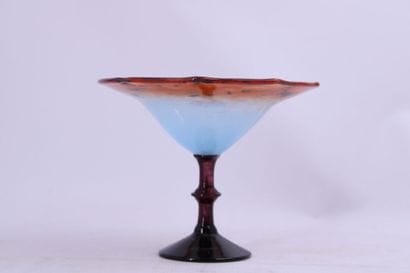 SCHNEIDER (XXth) Glass bowl blown on a pedestal....