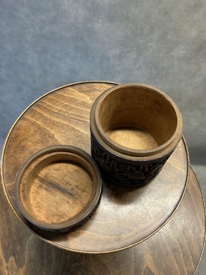 CHINA. Meeting of two covered pots in carved...