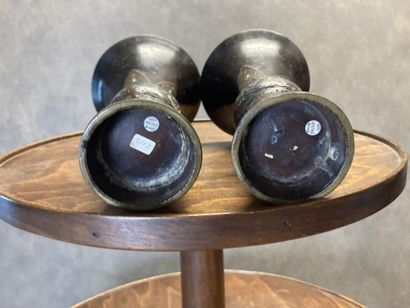 ASIE
Pair of Gu-shaped vases in brown patinated...