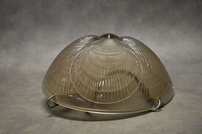 René LALIQUE (1860-1945). 
Suspension out...