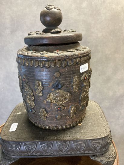 CHINA. Meeting of two covered pots in carved...