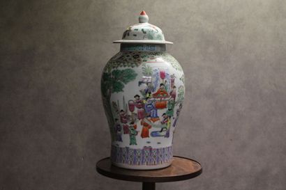 CHINA. Covered polychrome porcelain vase...