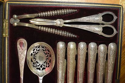 Ménagère en métal argenté et argent ajouré...
