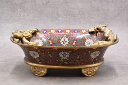 CHINE. 
Cup in bronze and cloisonné enamels,...