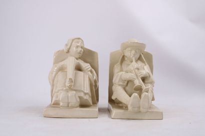 Attribué à HENRIOT. 
Pair of bookends in...
