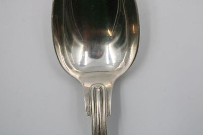 ERCUIS. Ménagère en métal argent comprenant...