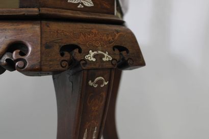 CHINE
Armchair in natural wood with hexagonal...