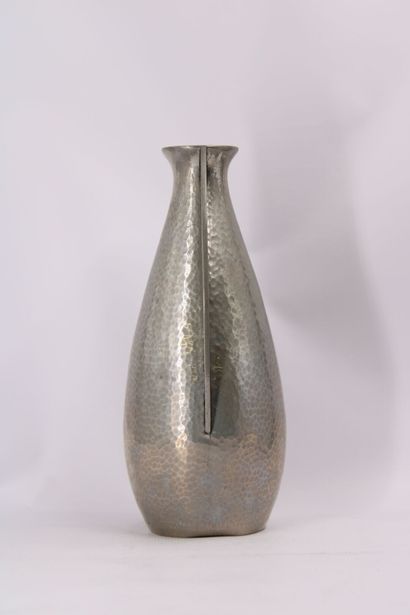 René DELAVAN (active around 1926-1958). Hammered...