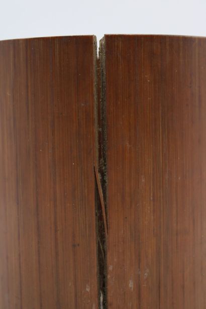 CHINE
Carved wood bitong decorated with a...