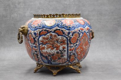 JAPAN. Hexagonal porcelain cover-pot with...