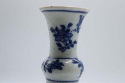 CHINA. Porcelain soliflore vase with blue...